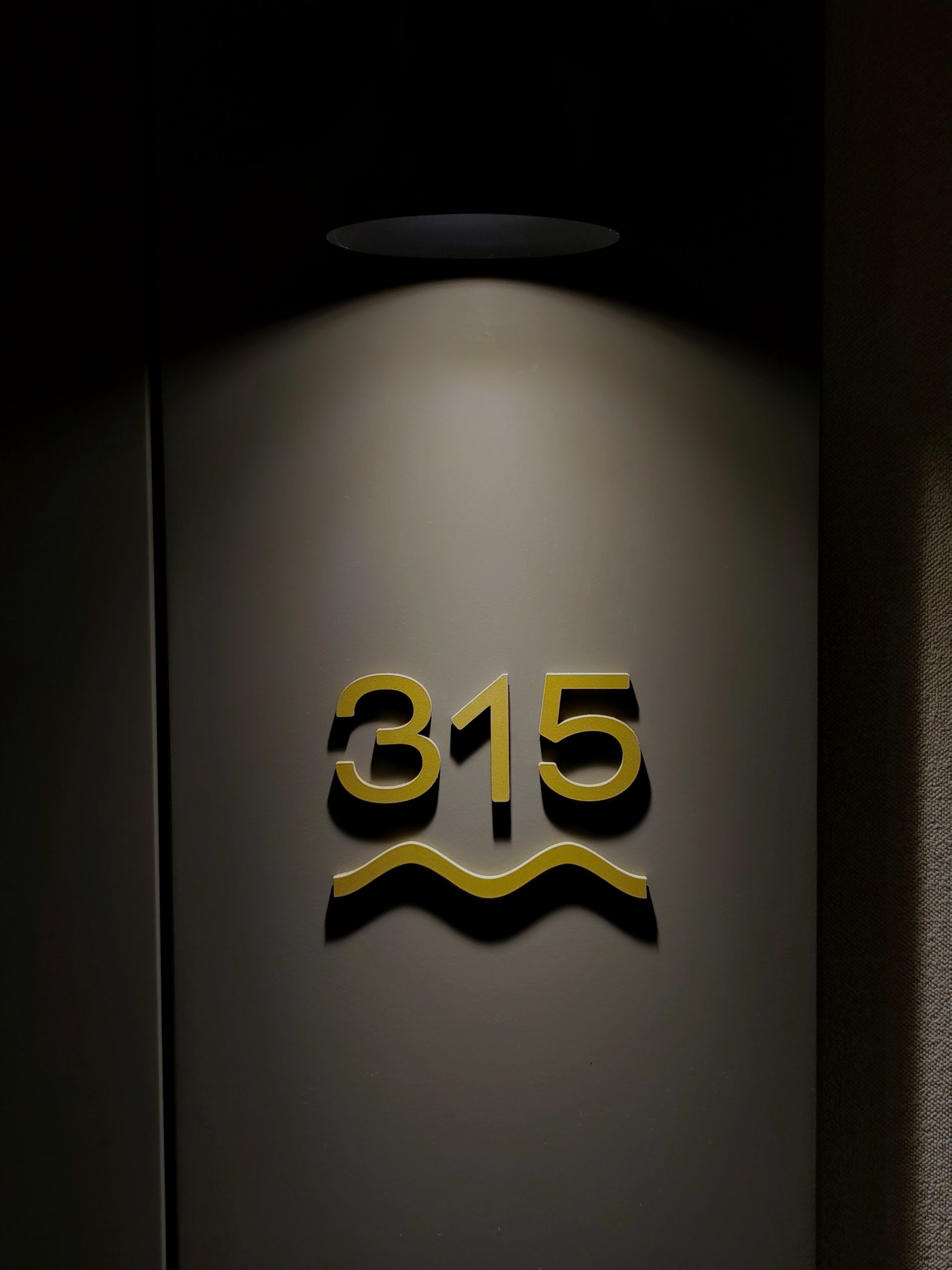 Molum-interior_room number