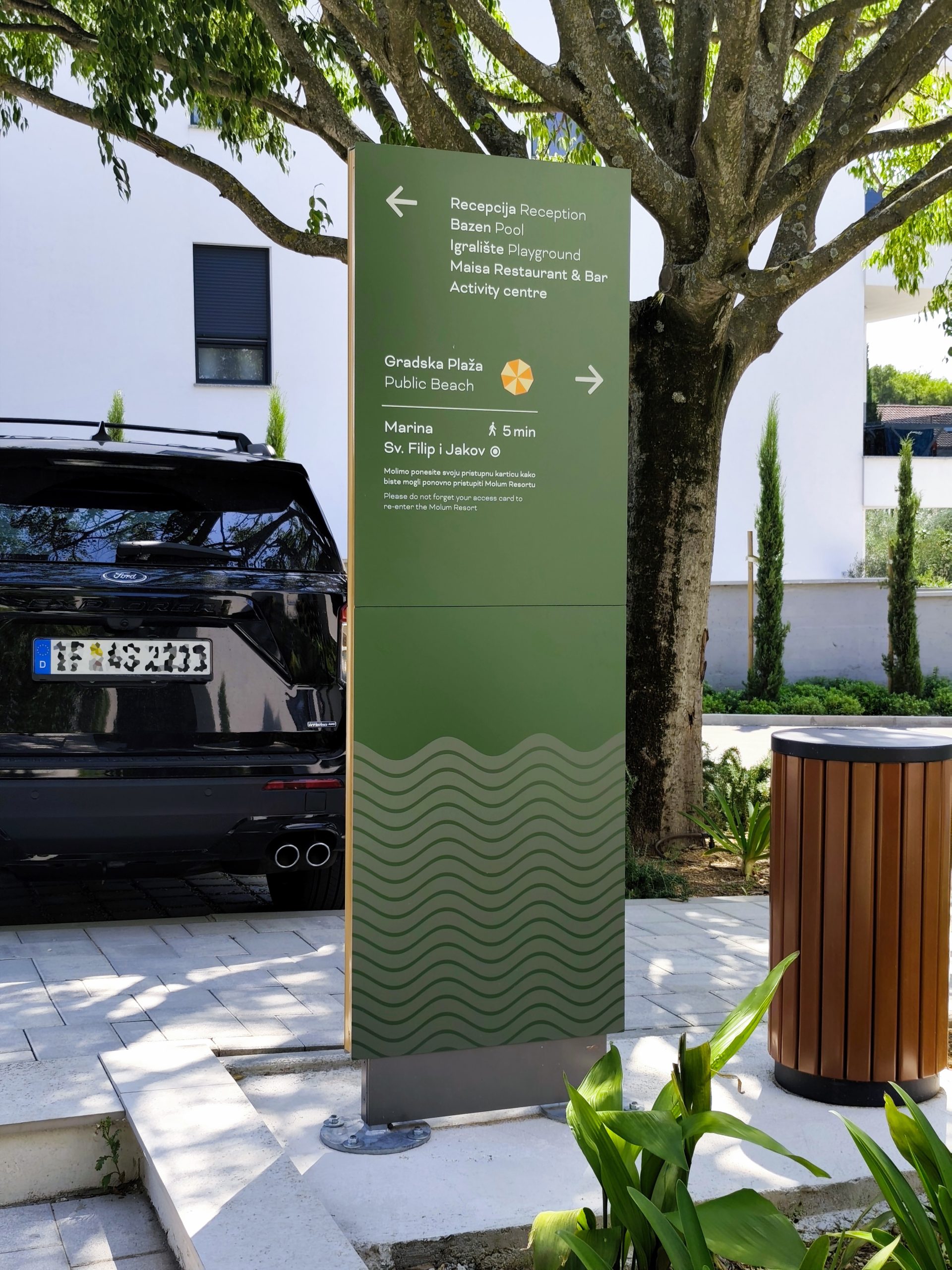 Molum-outdoor-totems